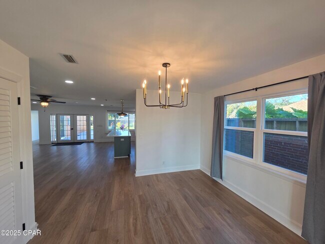 Photo - 920 W Beach Dr