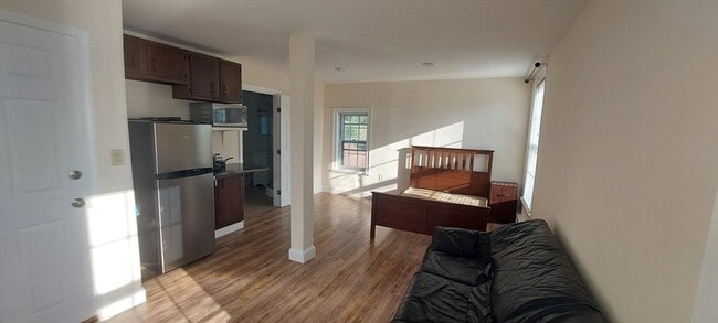 Building Photo - 1075 Edmands Rd Unit 2 Rental