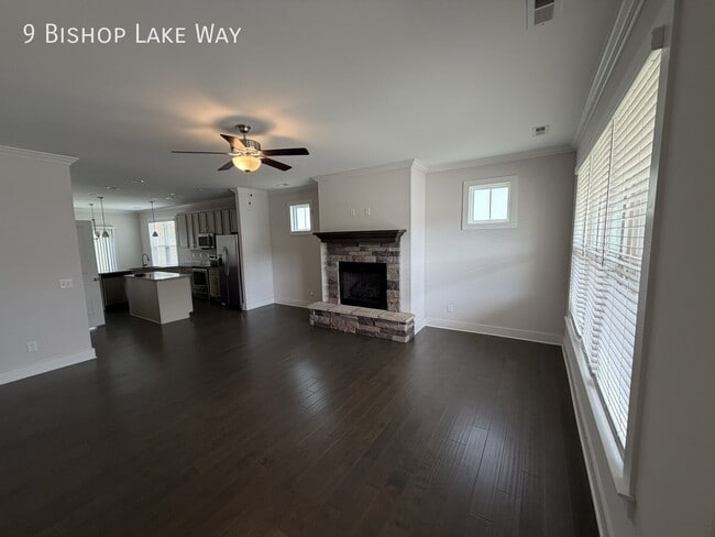 Photo - 9 Bishop Lake Way