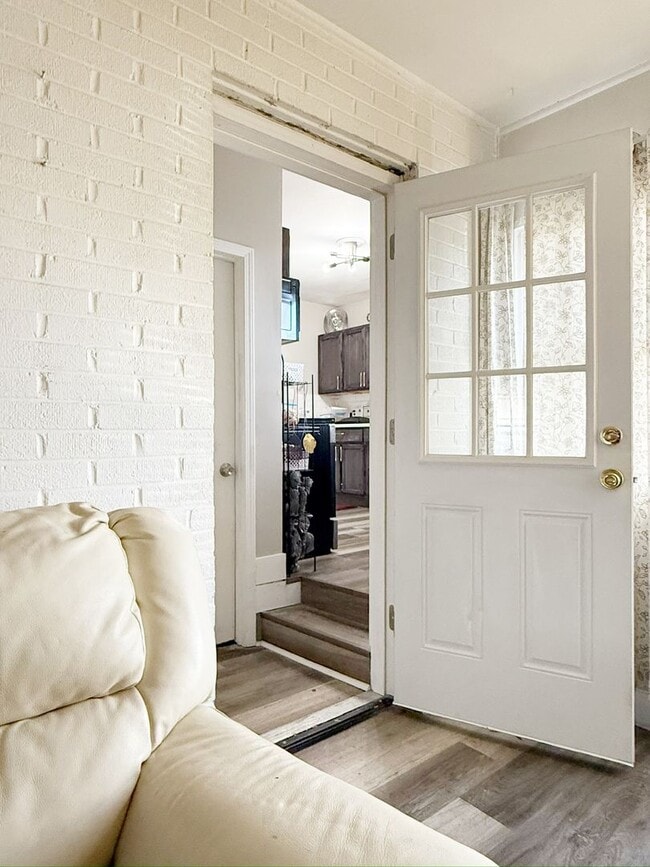 Photo - 3318 Conlin Ave