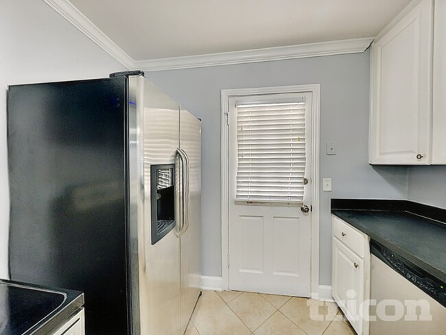 Photo - 225 W King St