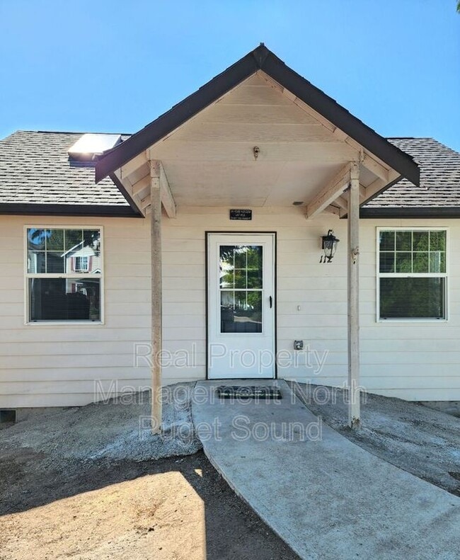 112 N Gifford Ave