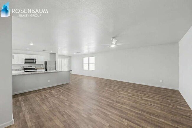 3520 N La Paz Dr