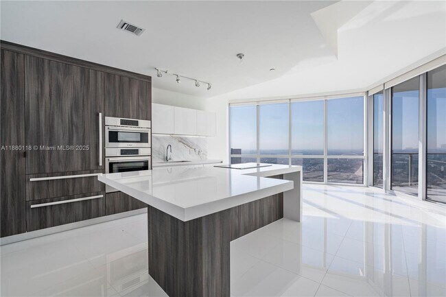 Photo - 851 NE 1st Ave Unit 4310