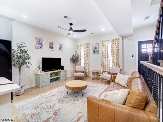 Photo - 16 Eagles St