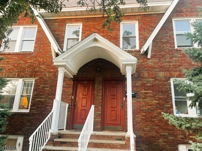 Building Photo - 10 Morton Pl Unit 2