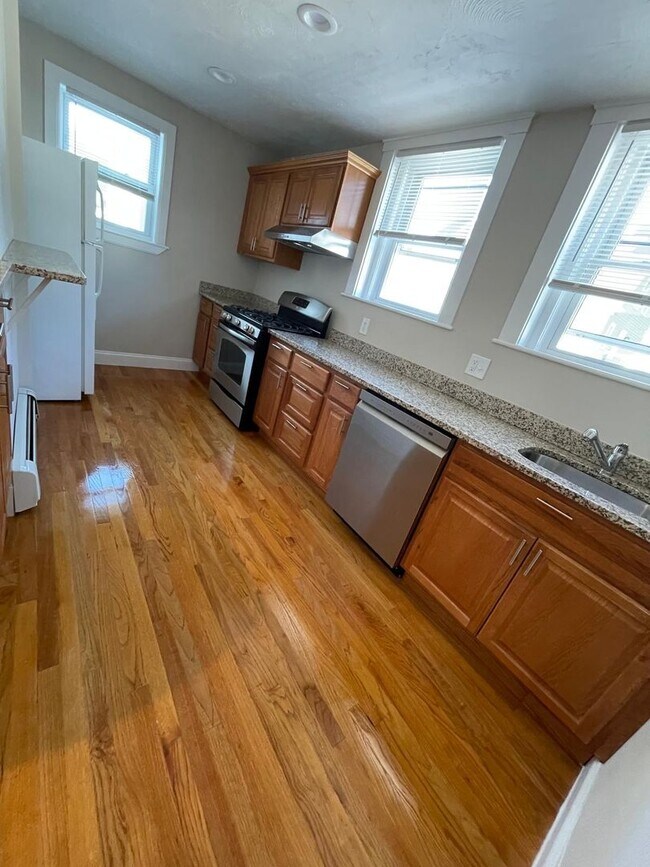 Building Photo - 135 Massachusetts Ave Unit 3 Rental