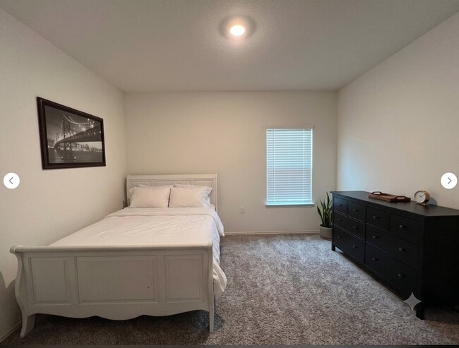 Building Photo - 2205 Forgetmenot Ln