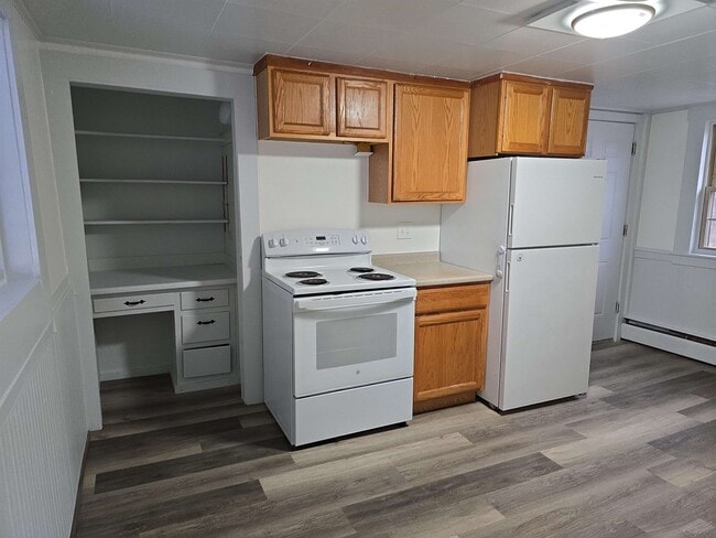 Building Photo - 220 Main St