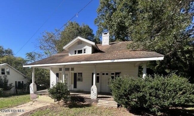 Building Photo - 217 Robinson St Rental