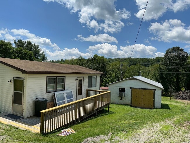 Building Photo - 3389 Happy Hollow Rd