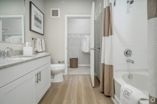 2 habitaciones, 2 baños, 1070 pies cuadrados, baño 1 con lavabos dobles - Citadel at Westpointe