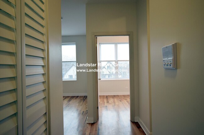 3804 W Montrose Ave Unit 201
