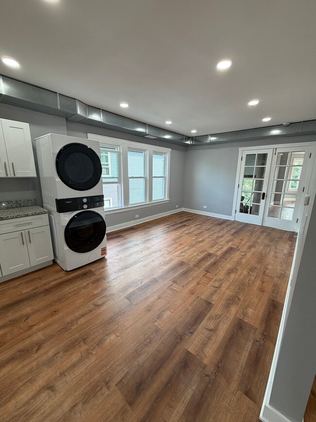 Building Photo - 5226 W Crystal St Unit 2