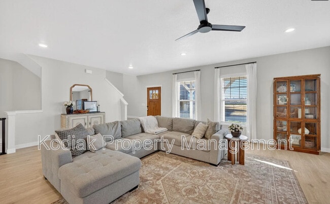 Photo - 979 Shoreline Dr