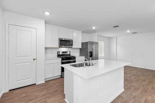 Photo - 456 Sandringham Lp