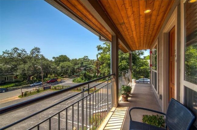 Photo - 1115 W 10th St Unidad 200 Rental