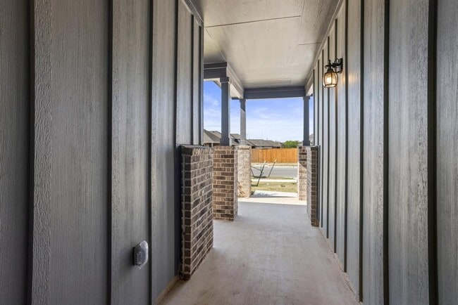 Photo - 305 Brooks Ranch Dr