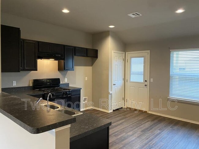 Photo - 11704 NW 134th St