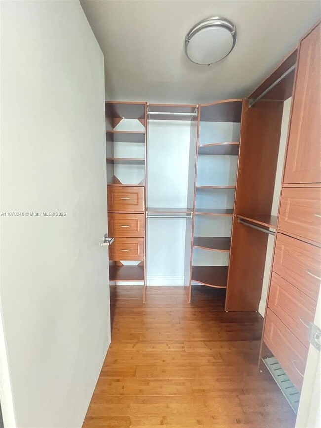Photo - 350 S Miami Ave Unidad 1905