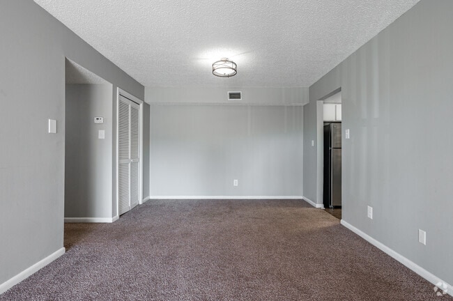 2BR, 2BA - 1,100SF