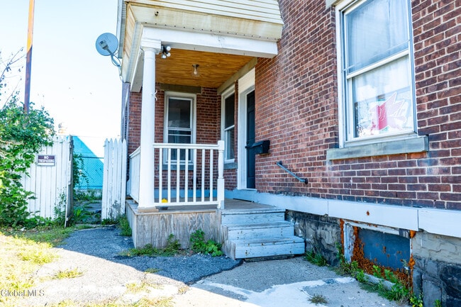 1 Chestnut St