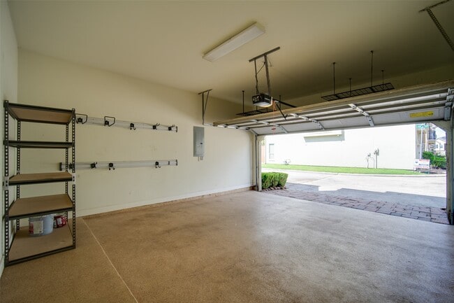 Photo - 9147 Lago Crest Dr