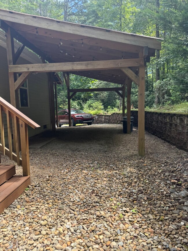 Photo - "Charming 3-Bed Retreat in Hendersonville ...