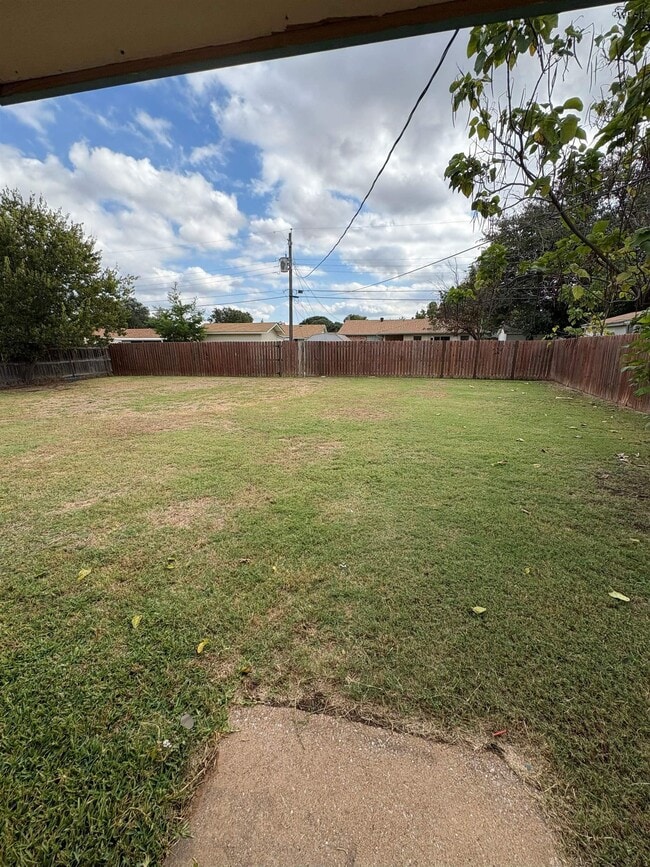 Photo - 209 Glasgow Dr