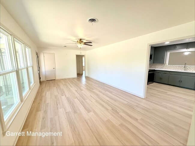 Photo - 502 W Ave A