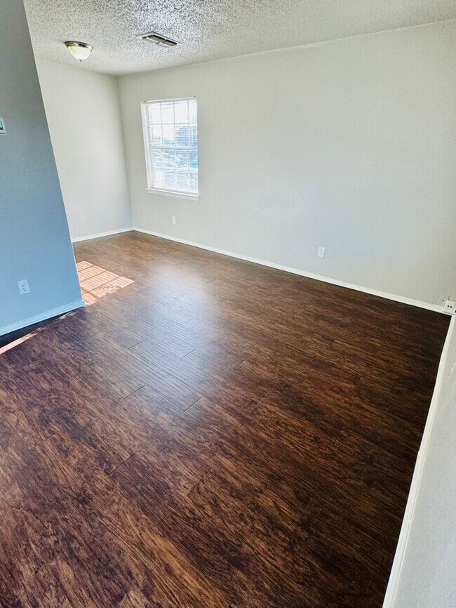 Photo - Kennedale 1 bedroom apartment ! Water included !