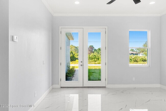 Photo - 1410 Towton St SE