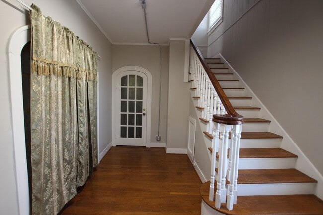 Photo - College Ave Triplex Unidad A- Upstairs