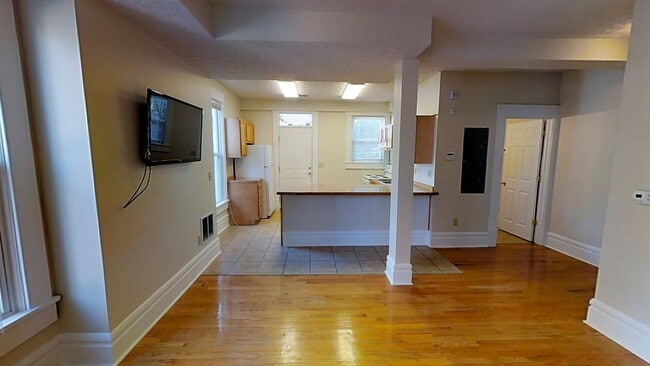 Photo - 235 E 11th Ave