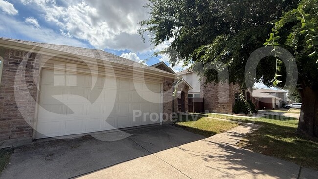 Photo - 1932 Foxfield Way
