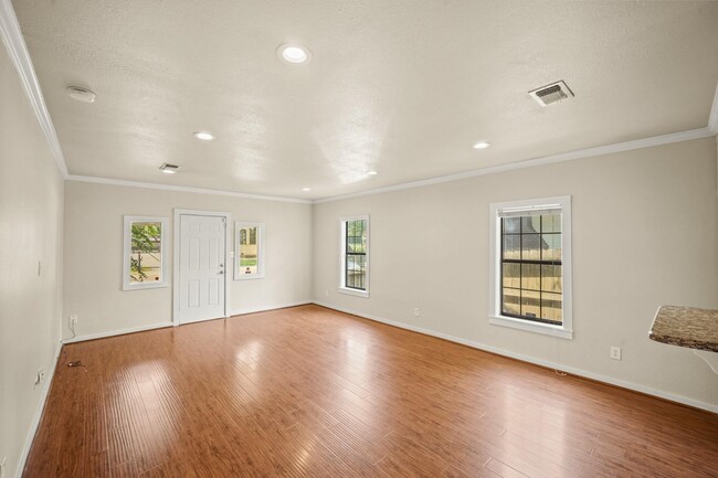 Photo - 608 Northwood St