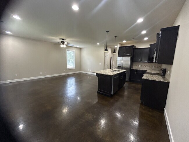 Photo - "Charming 3-Bed Condo in Cookeville with G...