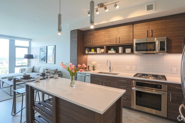 1BR, 1BA - 768 SF