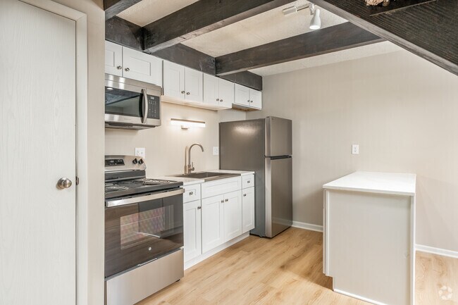 2BR, 2BA - 850SF - Kitchen