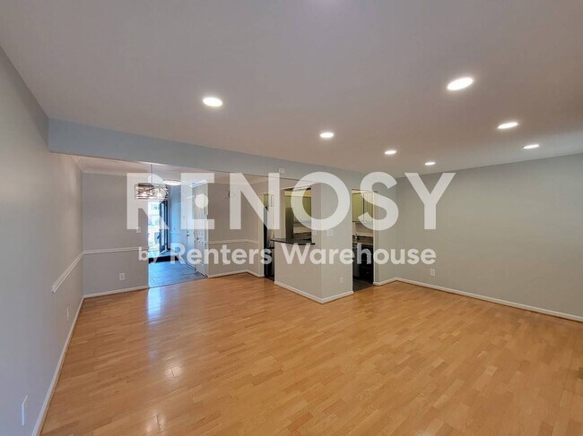 914 Wildwood Square Ct