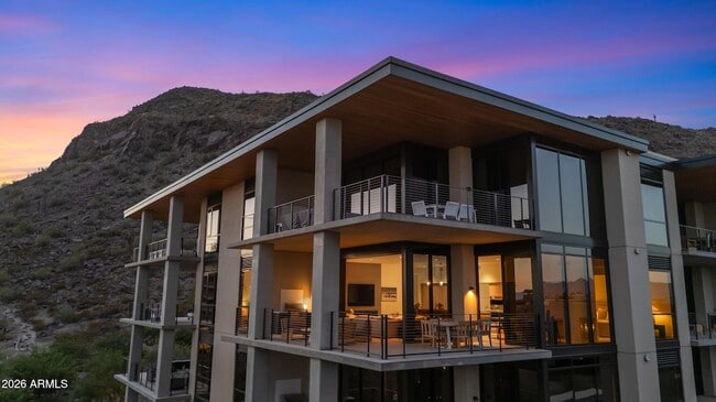 Building Photo - 5000 N Camelback Rdg Dr Unit 302