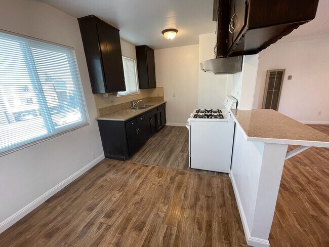7033 Fulton Ave Unit 03