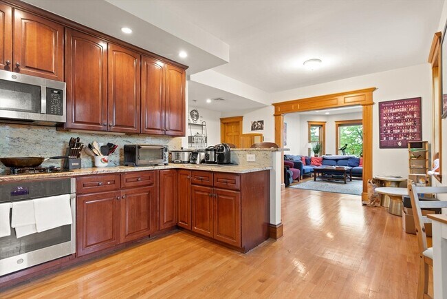 Building Photo - 90 Browne St Unit PH Rental
