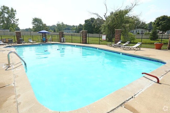 Swimming Pool - Devonshire on Canal