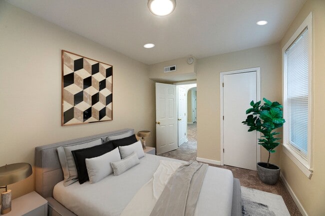 Building Photo - 351 Parkland Pl SE Unit Apt 3