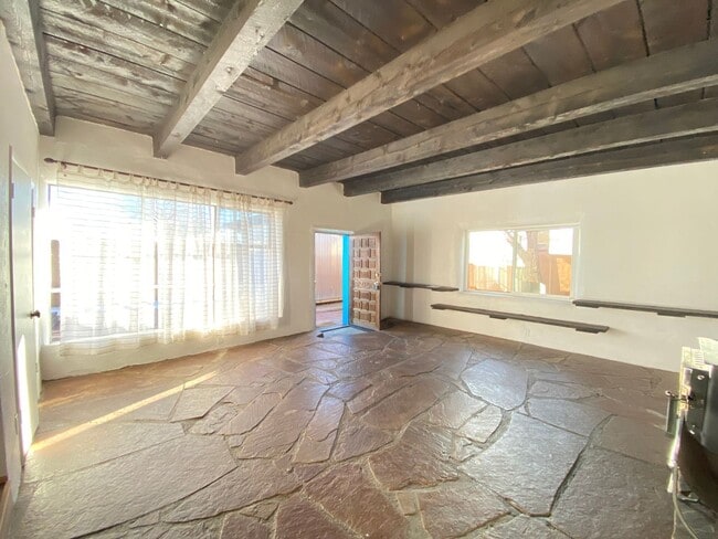 Building Photo - Rustic Santa Fe Charm on Kathryn Ave. Unit C