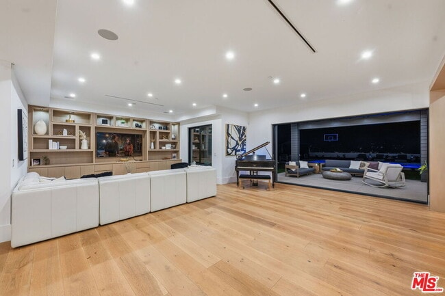 Photo - 16657 Oldham St