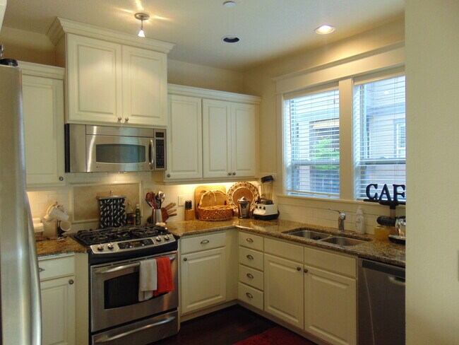 Photo - Quiet home close to shopping and Max