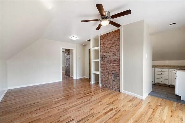 Photo - 322 Amber St Unit 3