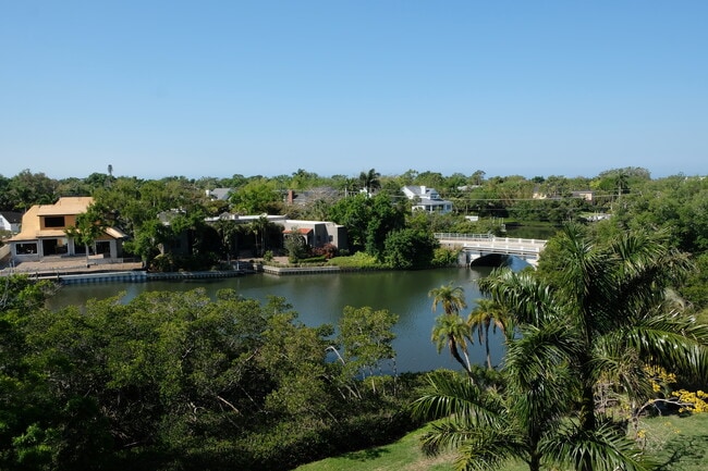 Photo - 835 S Osprey Ave Unidad 411